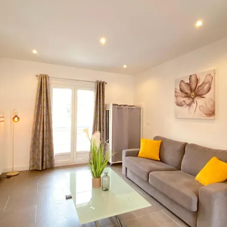 L'azureen Apartment *